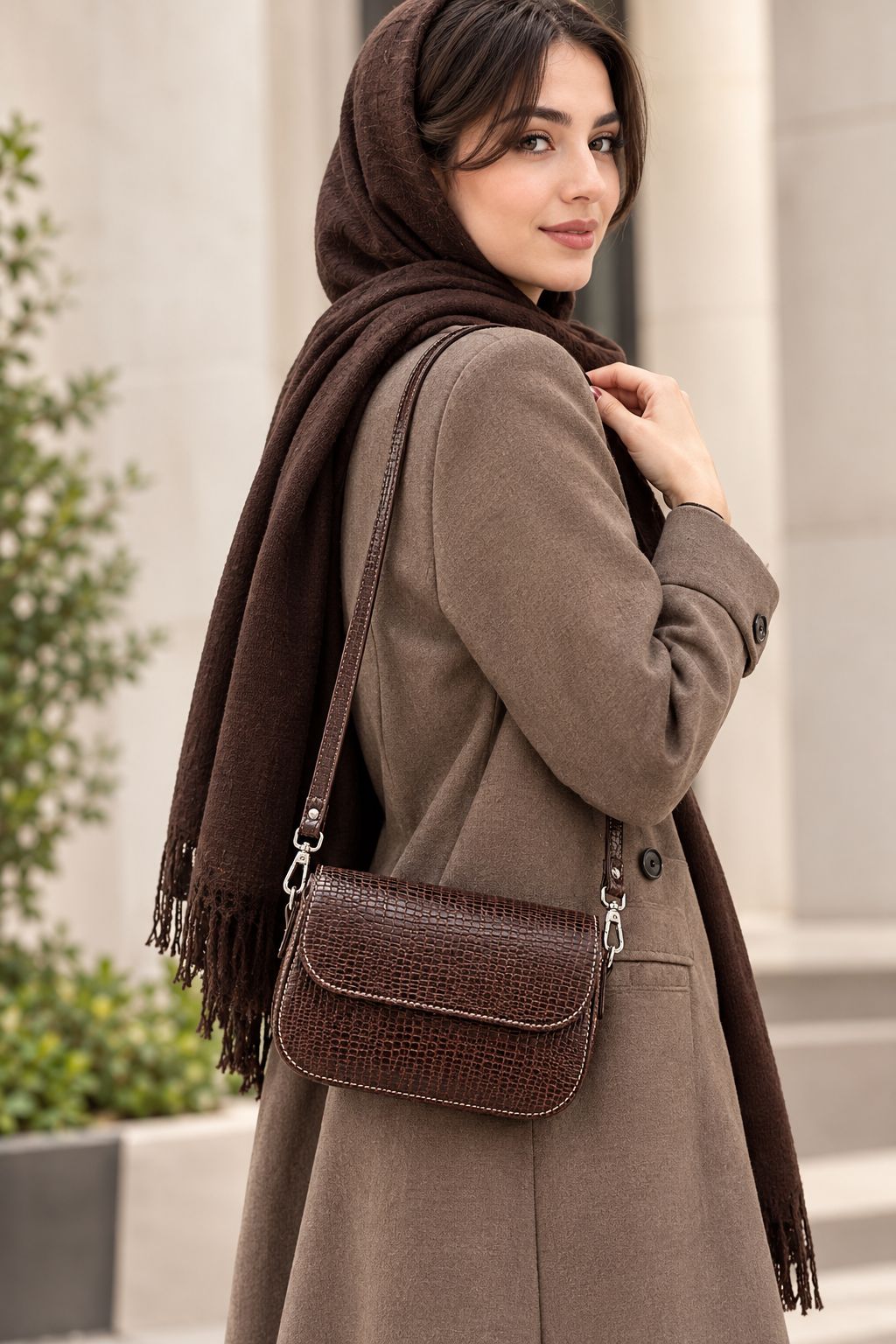 کیف دوشی زنانه(تمام چرم)
